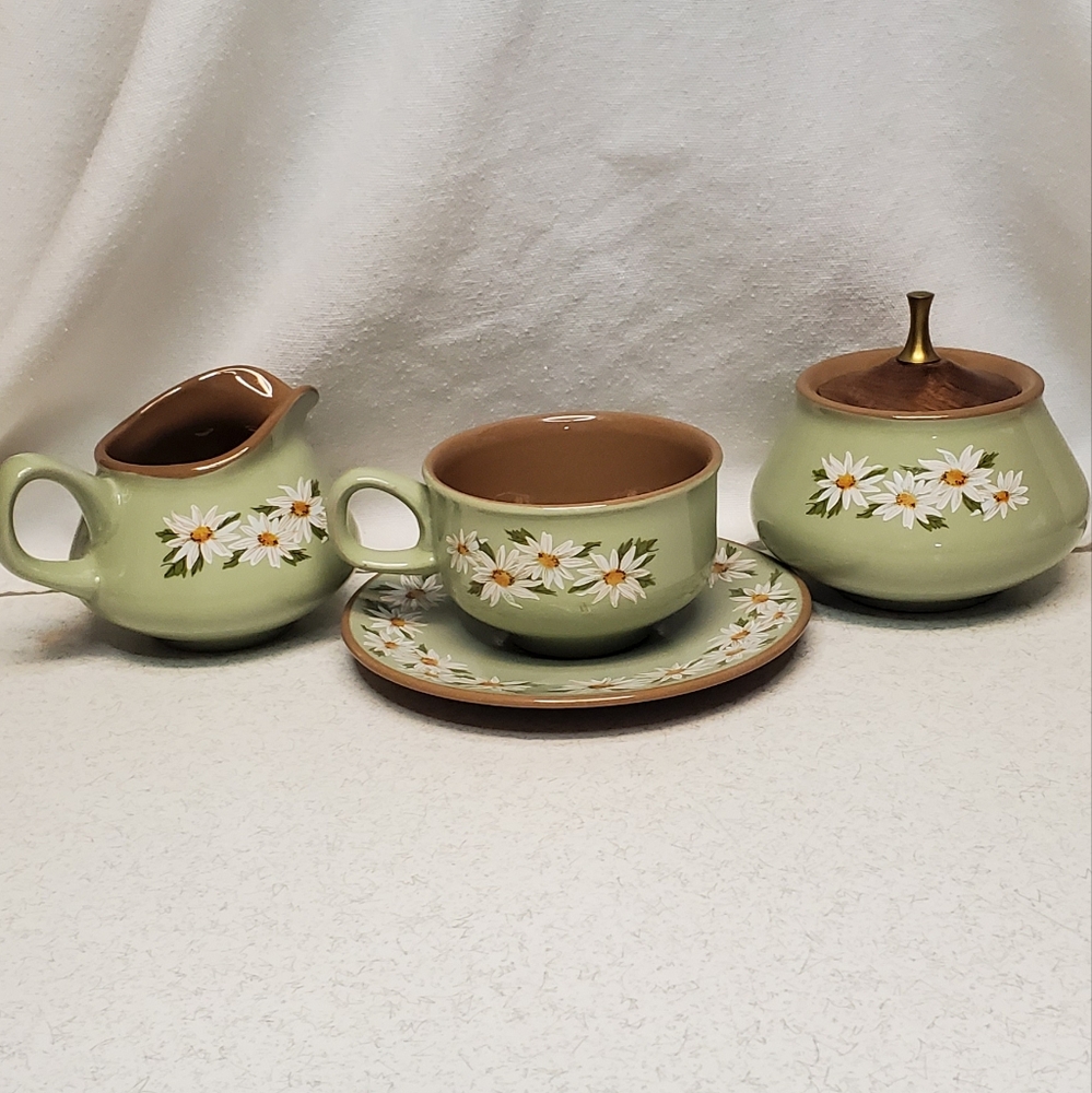 Taylor Smith Taylor Lazy Daisy Cup, Sugar, and Creamer